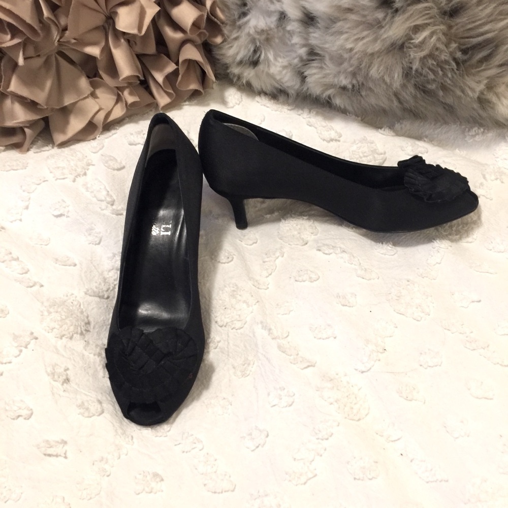 VANELi Women’s Peep Toe Satin Fabric Kitten Heels Sz 6N